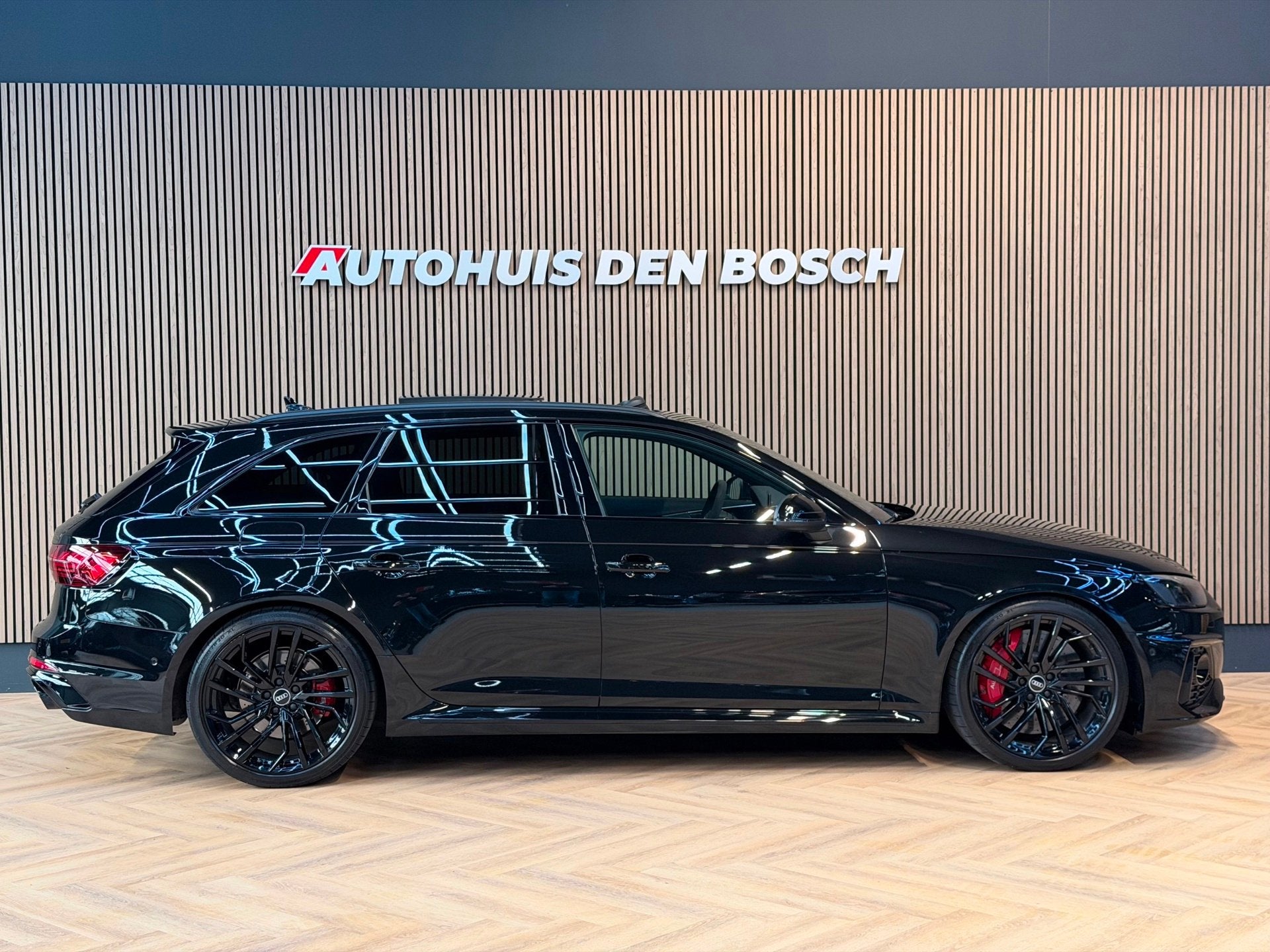 Foto 4 van Audi RS4 Avant 2.9 TFSI Quattro - Keramic - Pano - B&O