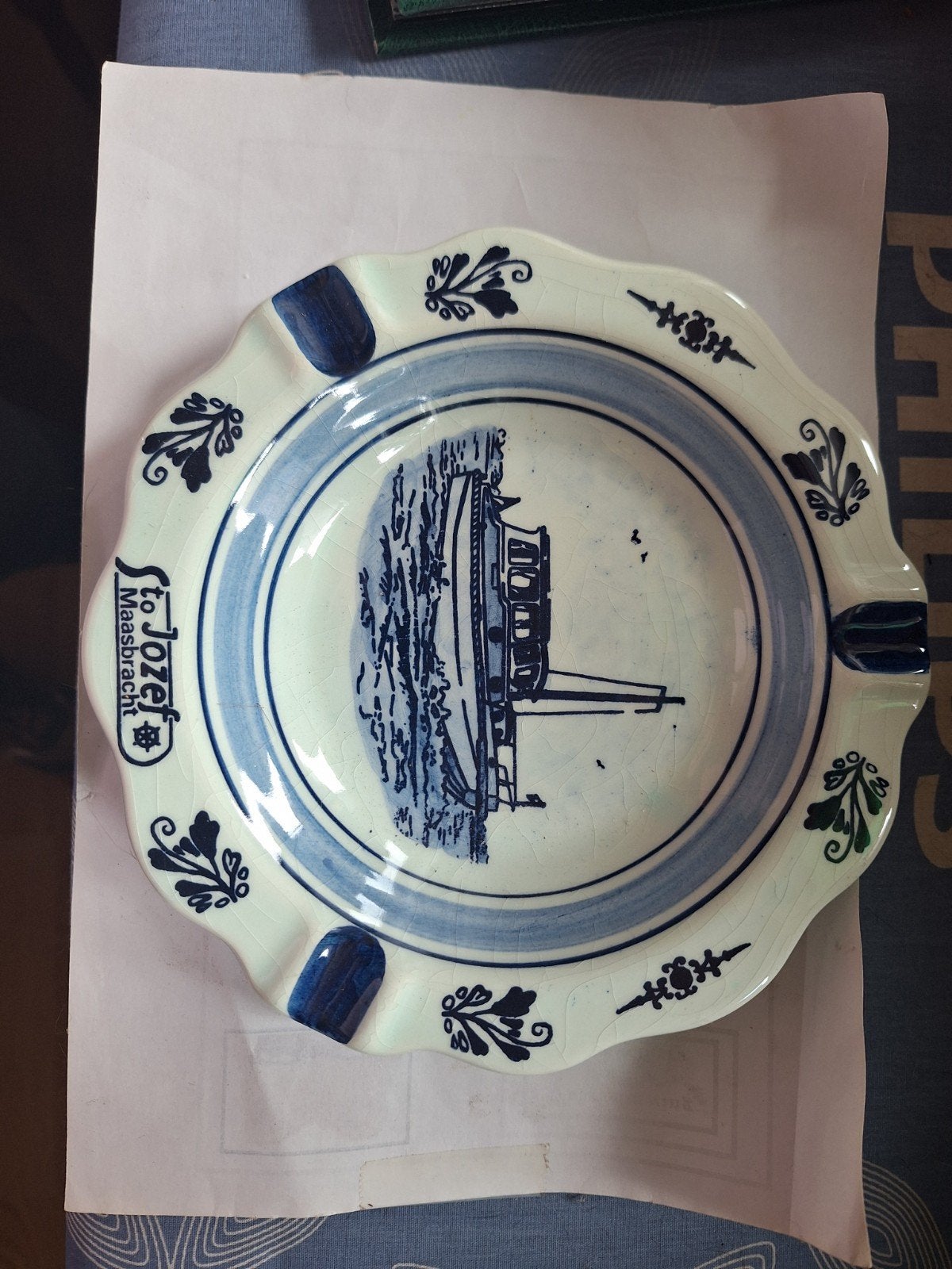 Handgeschilderde Delft Blauw Asbak St. Jozef Maasbracht, Ophalen of Verzenden