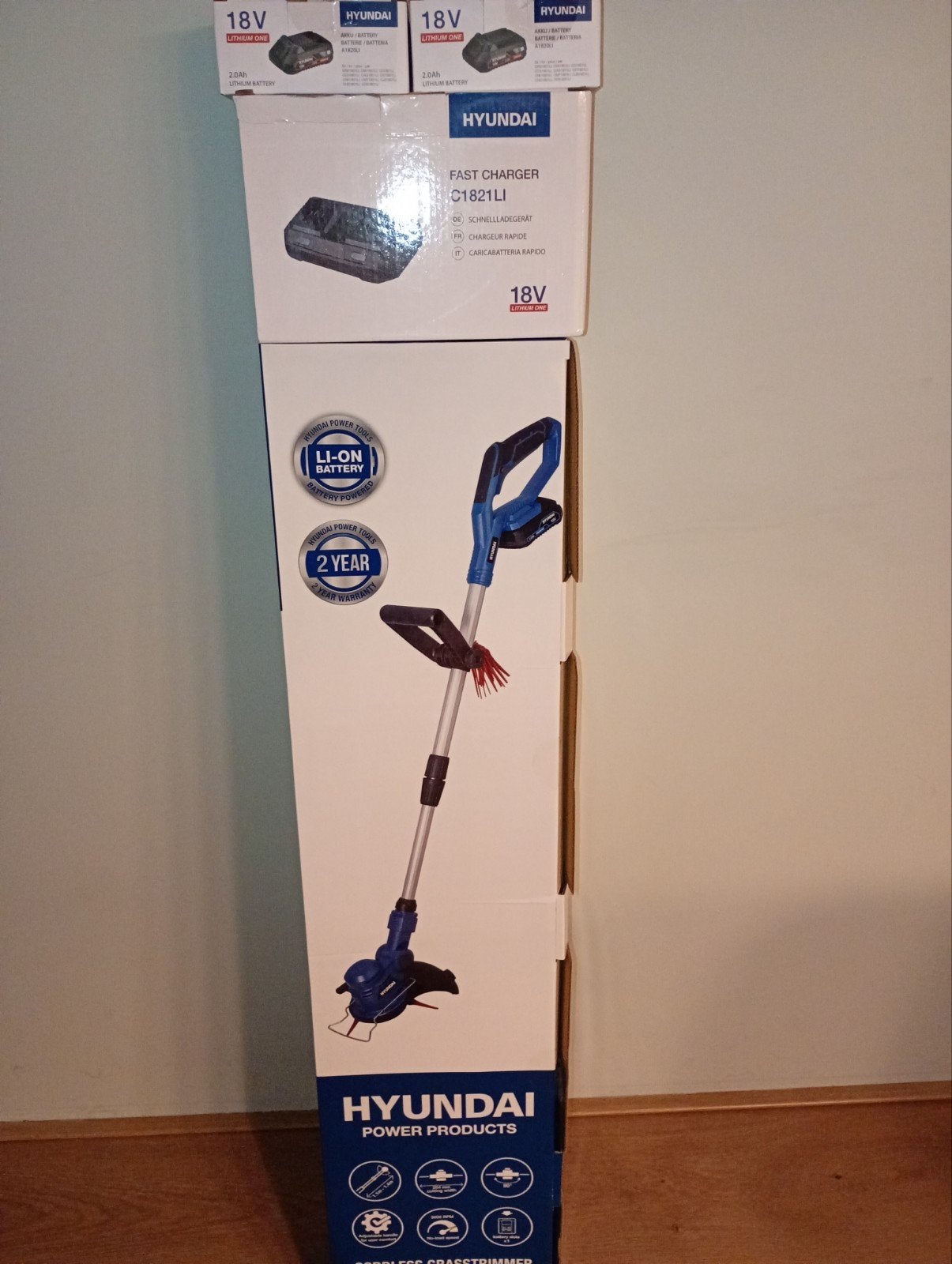 Nieuw Hyundai Grastrimmer met 2 accu's en snellader 18volt, Ophalen of Verzenden, Nieuw, Accu, Hyundai