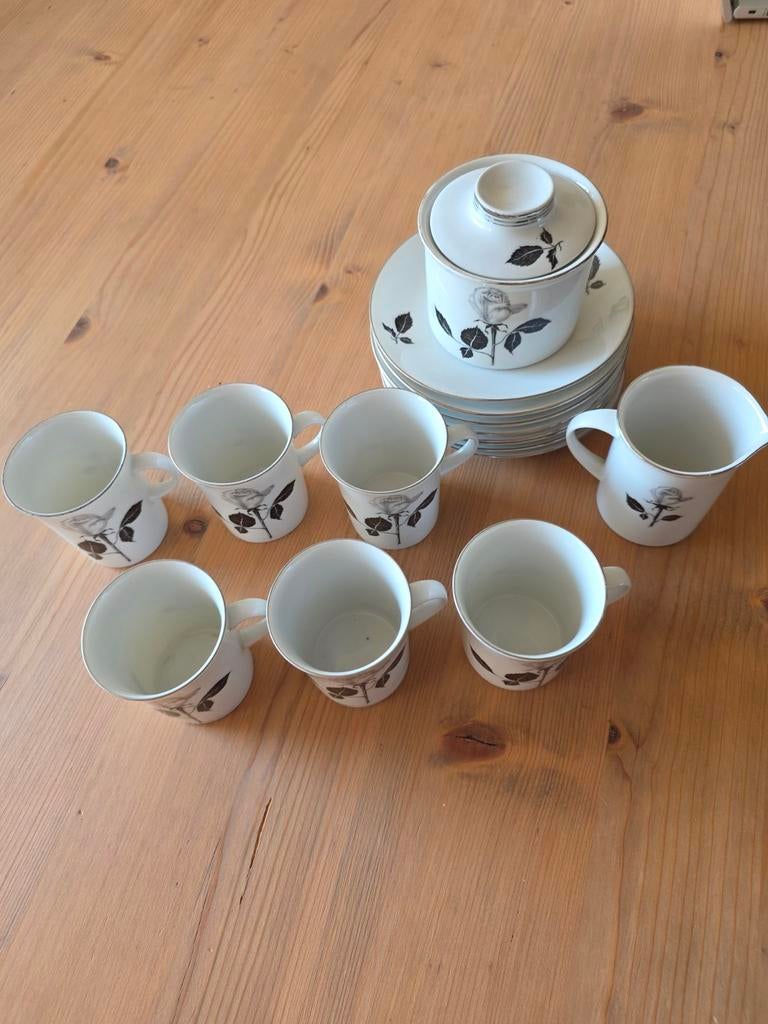 Rose Noir 16-delig servies - wit en zwart met roosdecor, Ophalen, Gebruikt, Keramiek, Overige stijlen