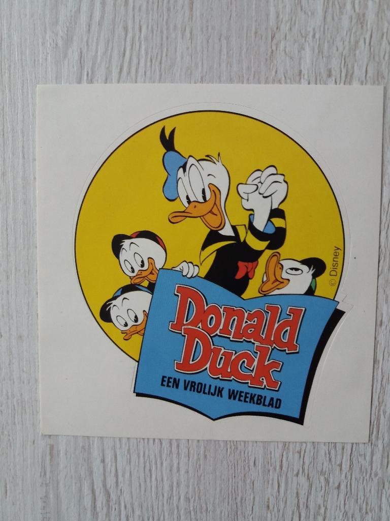 sticker Donald Duck een vrolijk weekblad, Verzamelen, Ophalen of Verzenden, Zo goed als nieuw, Strip of Tekenfilm