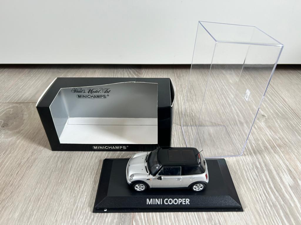 1:43 Minichamps Mini Cooper Grijs/ zwart dak In doos, Hobby en Vrije tijd, Modelauto's | 1:43, Zo goed als nieuw, Auto, MiniChamps