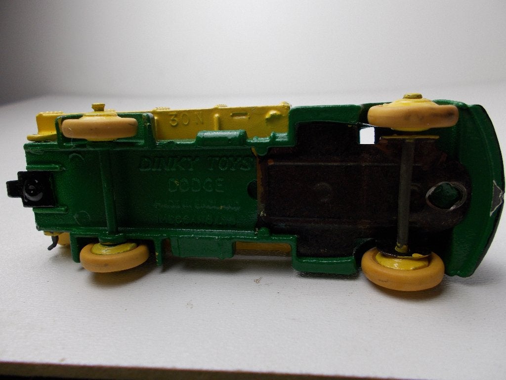 1951 Dinky Toys 30N DODGE FARM PRODUCE WAGON (Gerestaureerd), Hobby en Vrije tijd, Modelauto's | 1:43, Ophalen of Verzenden, Gebruikt