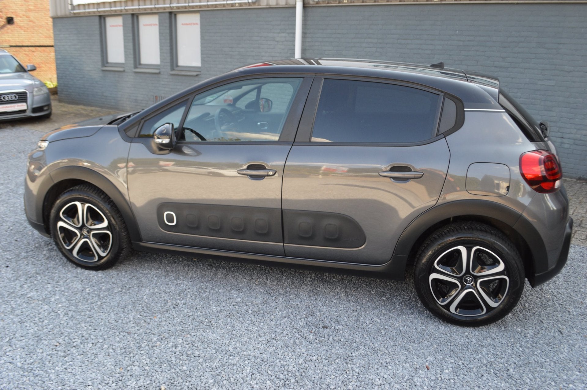 Citroen C3 1.2 PureTech Nieuwstaat | Airco | Navi | PDC| Gar, Voorwielaandrijving, 83 pk, Euro 6, 450 kg