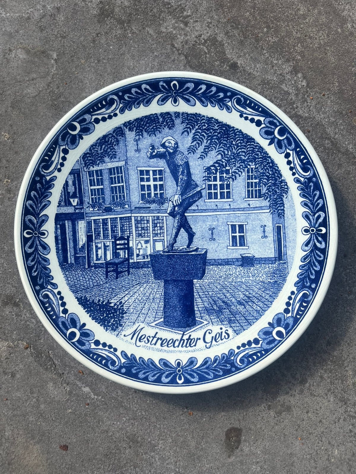 Vintage Chemkefa Delfts blauw wandbord “Mestreechter Geis”, Ophalen of Verzenden