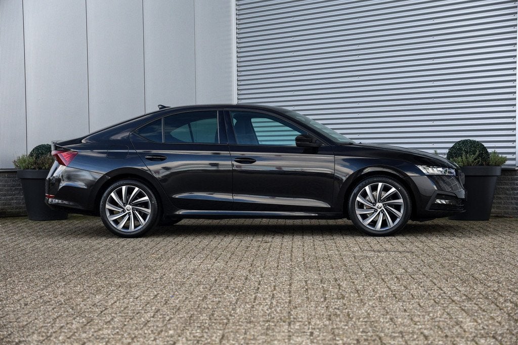 Skoda Octavia 1.0 TSI 110PK Sport Black Edition NAP|Sportst|, Auto's, Skoda, Voorwielaandrijving, Stof, Gebruikt, Zwart