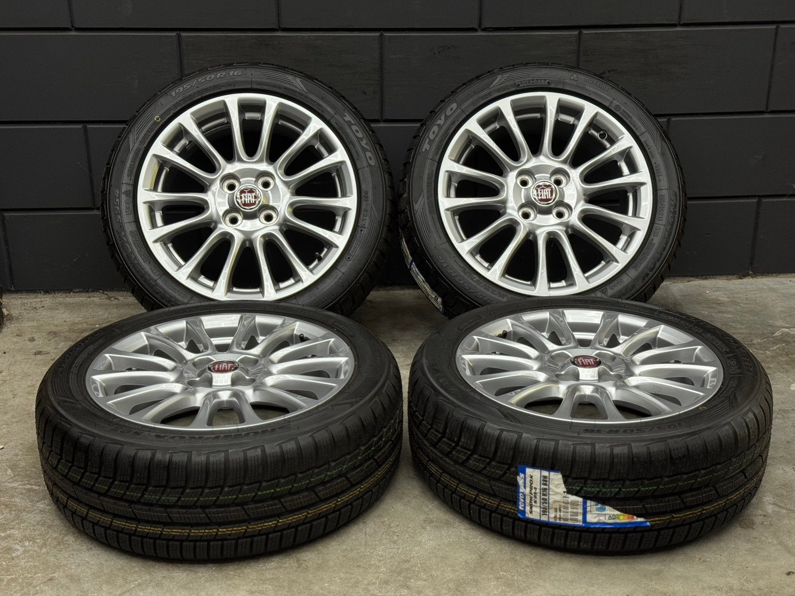NIEUW! Originele 16 inch Fiat 124 Spider 4x100 ET45 Toyo, Auto-onderdelen, Banden en Velgen, Ophalen, 16 inch, ., Banden en Velgen