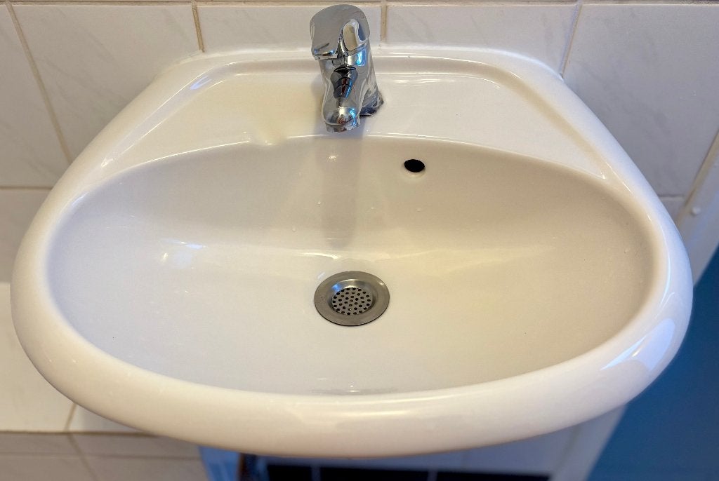 Keramiek Witte Wastafel - met kraan, Ophalen, Gebruikt, Wastafel