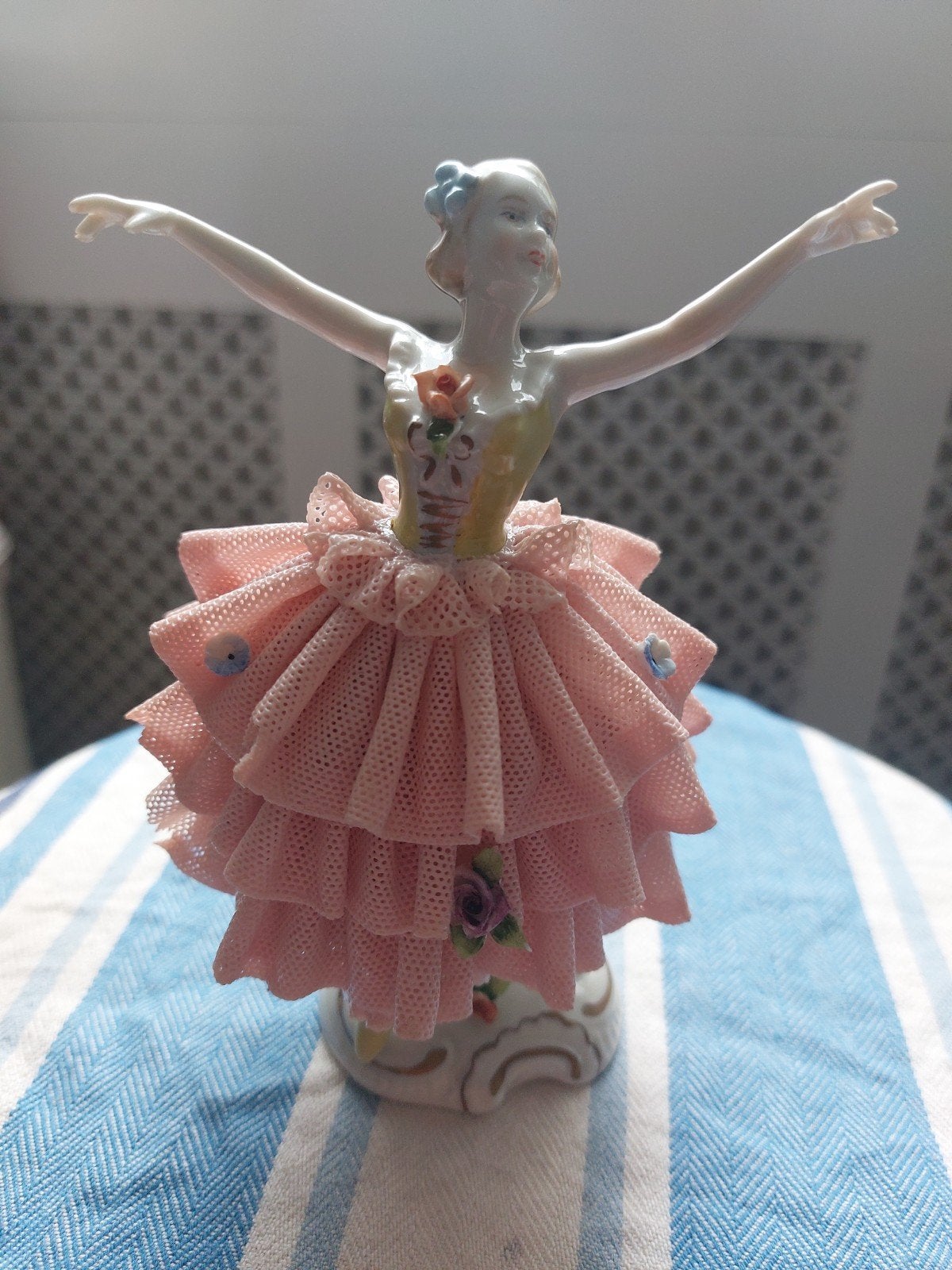 Porseleinen ballerina beeldje met roze kanten rok, 14 cm, Ophalen of Verzenden