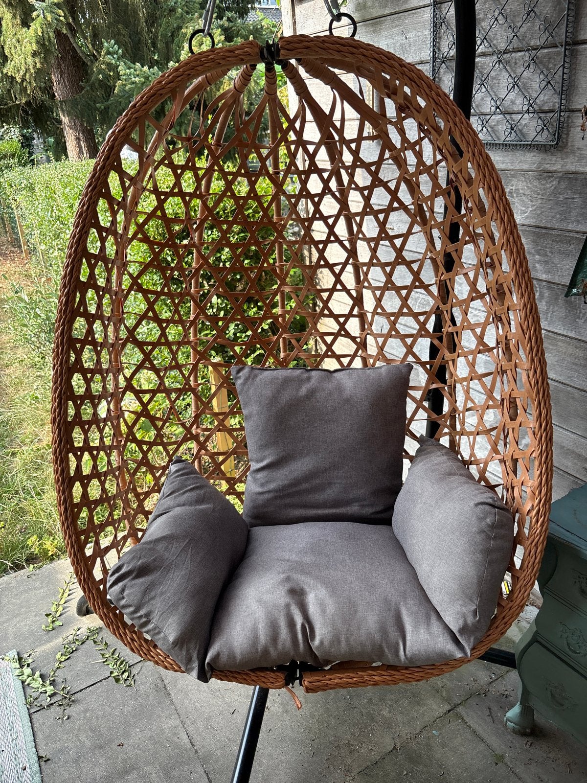 Hangstoel Rotan met Kussen - Perfect voor Buiten, Tuin en Terras, Tuinstoelen, Ophalen, Zo goed als nieuw, Rotan