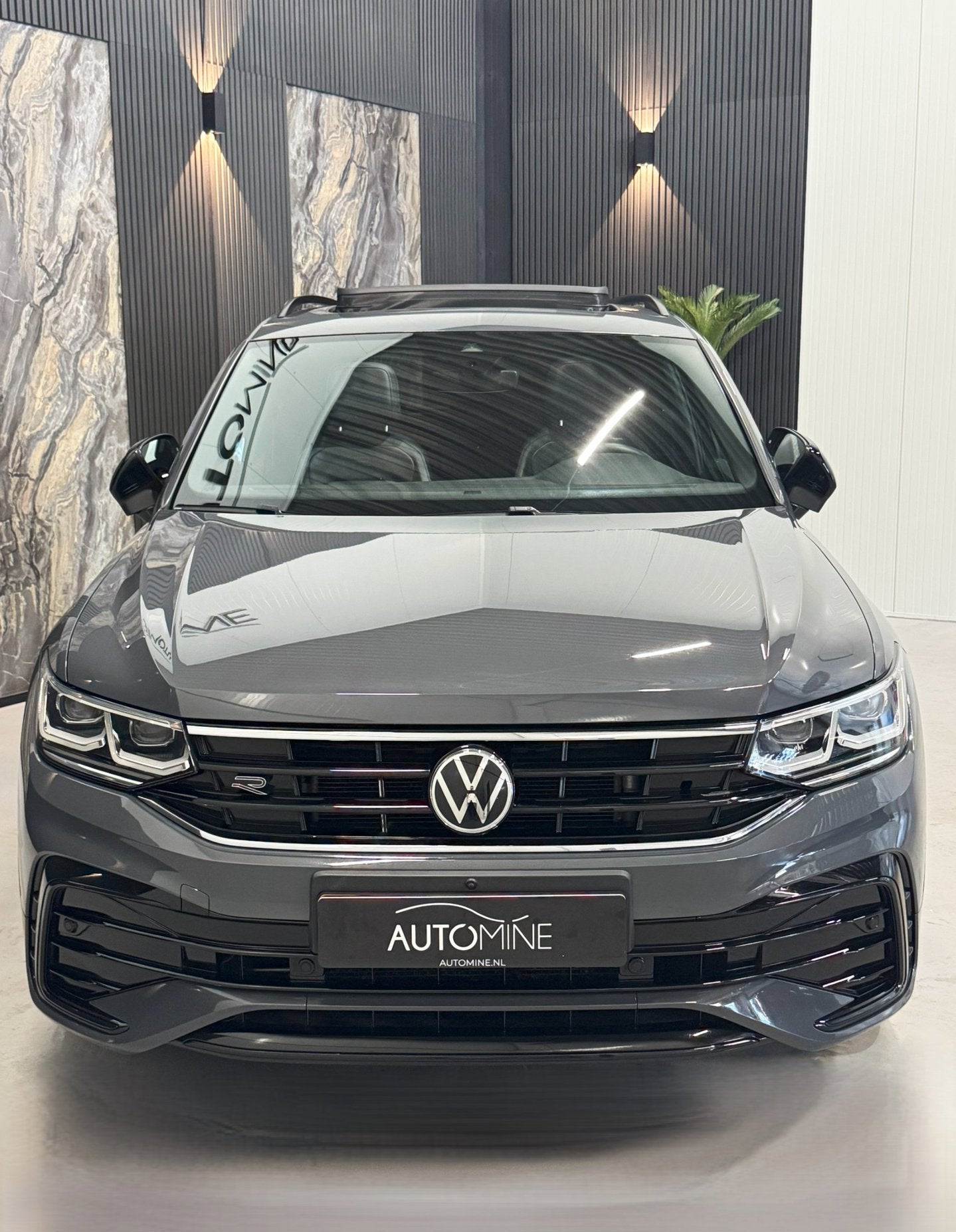 Volkswagen Tiguan 1.5 TSI DSG 3x R-line|PANO|SFEER|360cam|ME, 15 km/l, Zwart, 4 cilinders, 150 pk