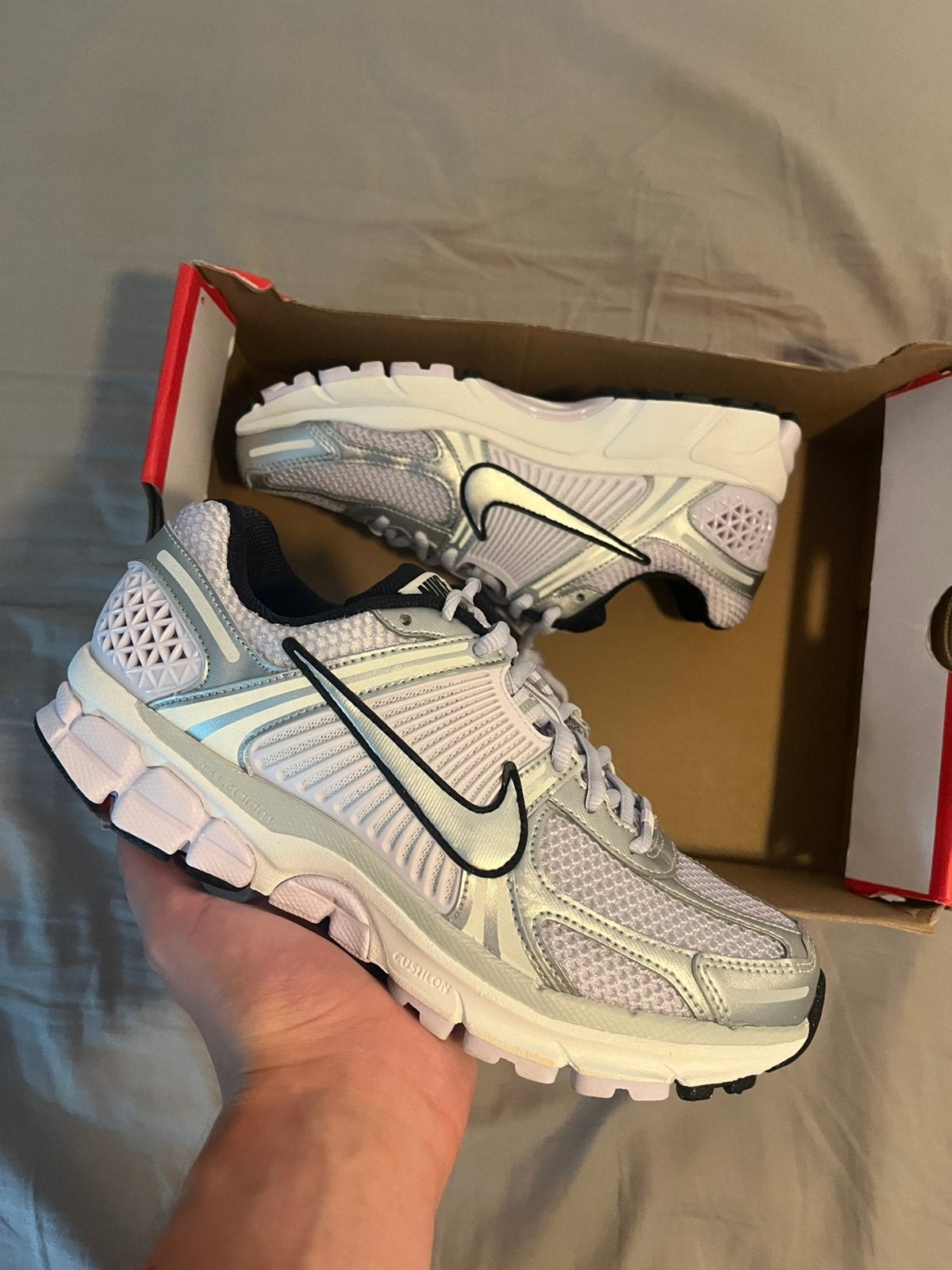 Nike Zoom Vomero 5 Barely Grape Zilver - Maat 38.5, Ophalen of Verzenden, Nieuw, Overige kleuren, Sneakers of Gympen