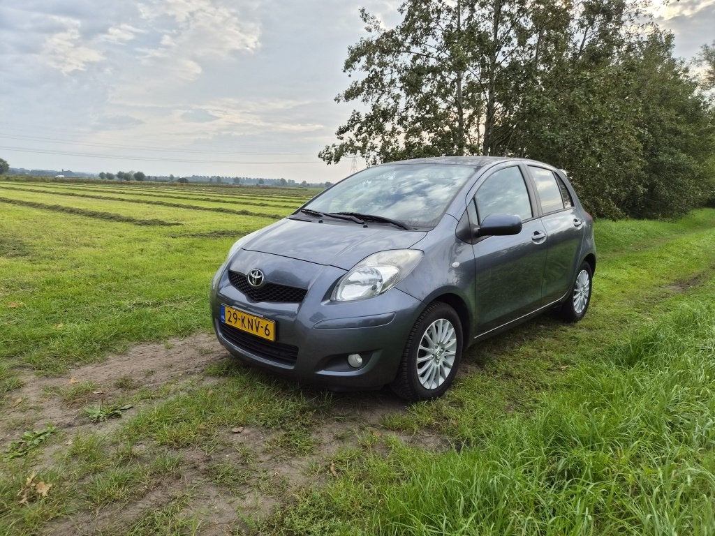 Toyota Yaris 1.3 VVTi Dynamic (bj 2010), 1025 kg, 101 pk, 4 cilinders, Blauw