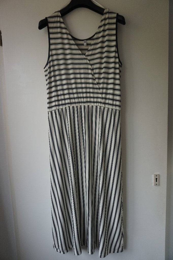 NIEUW Hema lange jurk zwart wit streep L / 40 - 42 viscose, Zwart, Maat 42/44 (L), Nieuw, Ophalen of Verzenden