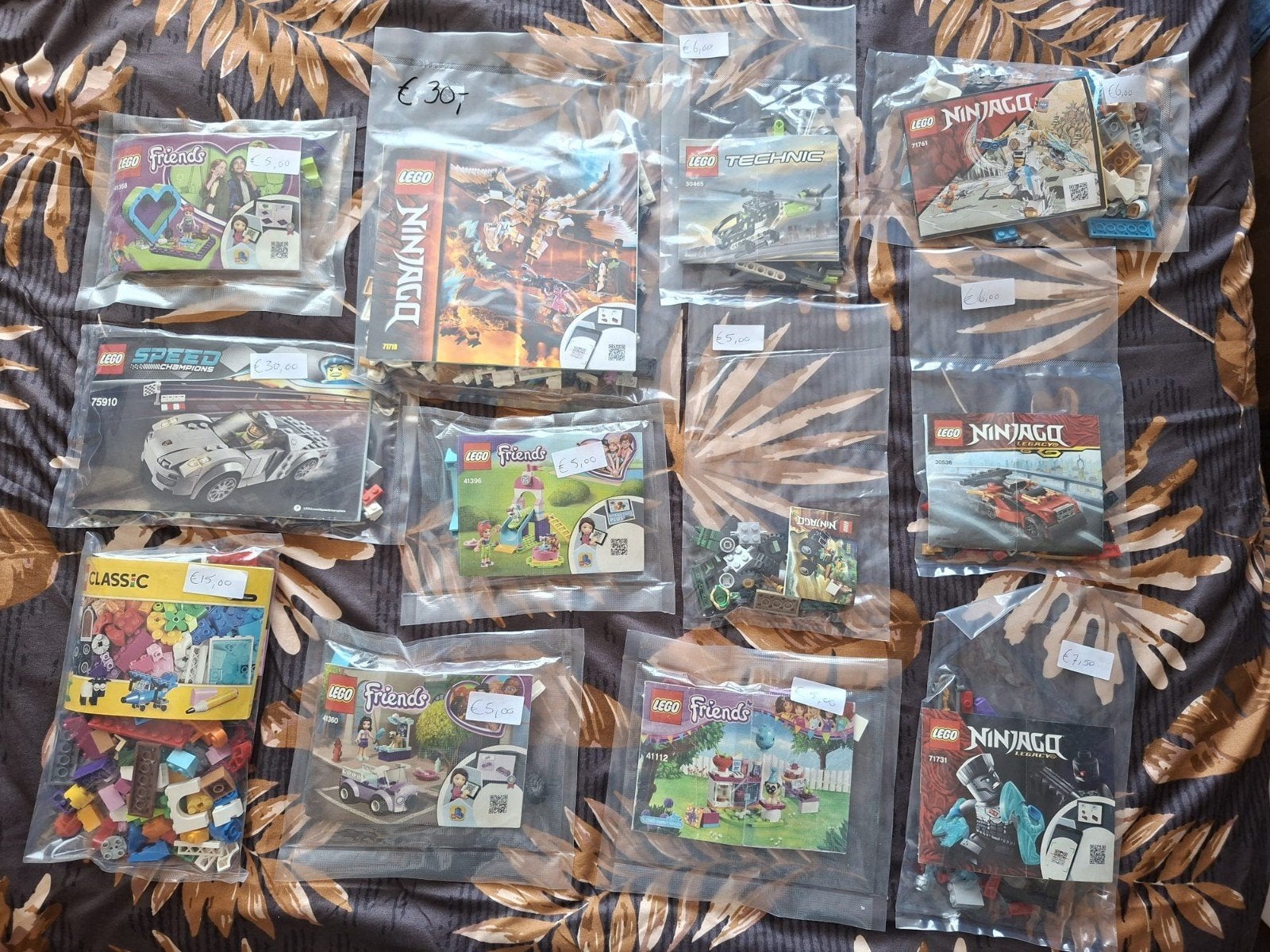 te koop heel veel complete LEGO sets van diverse thema's