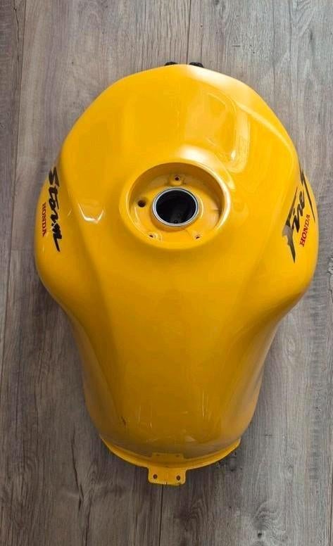 Honda VTR1000F Firestorm Benzinetank 16L - Geel (met deukje), Motoren, Onderdelen | Honda, Ophalen of Verzenden, Gebruikt