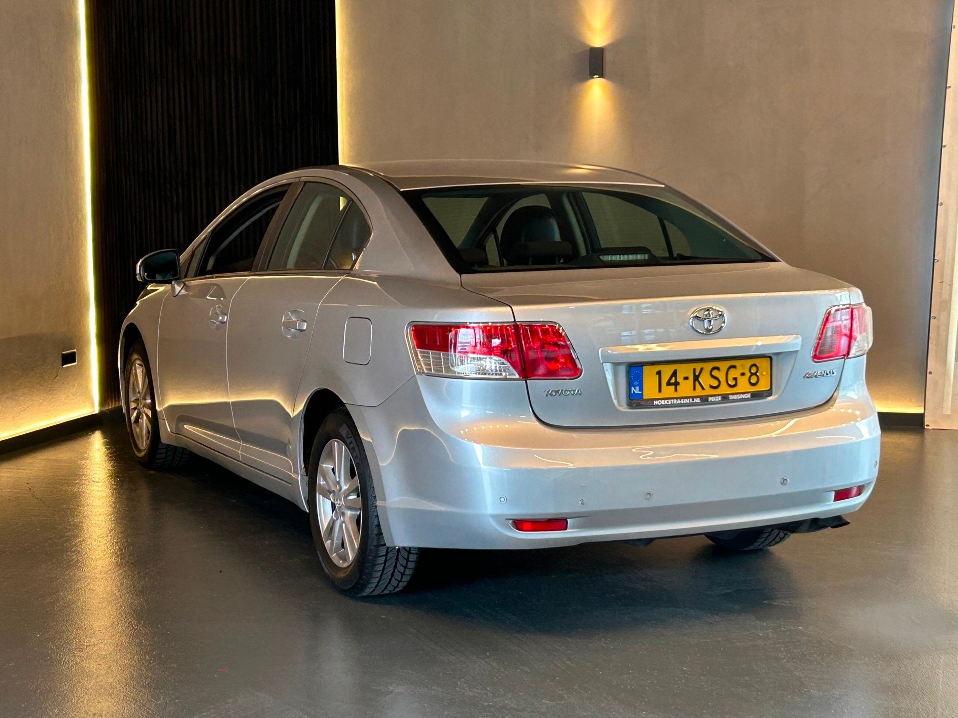Toyota Avensis 1.8 VVTi Dynamic|AUTOMAAT|NAP|CRUISE|PARK SEN, 4 cilinders, Origineel Nederlands, 1600 kg, Sedan