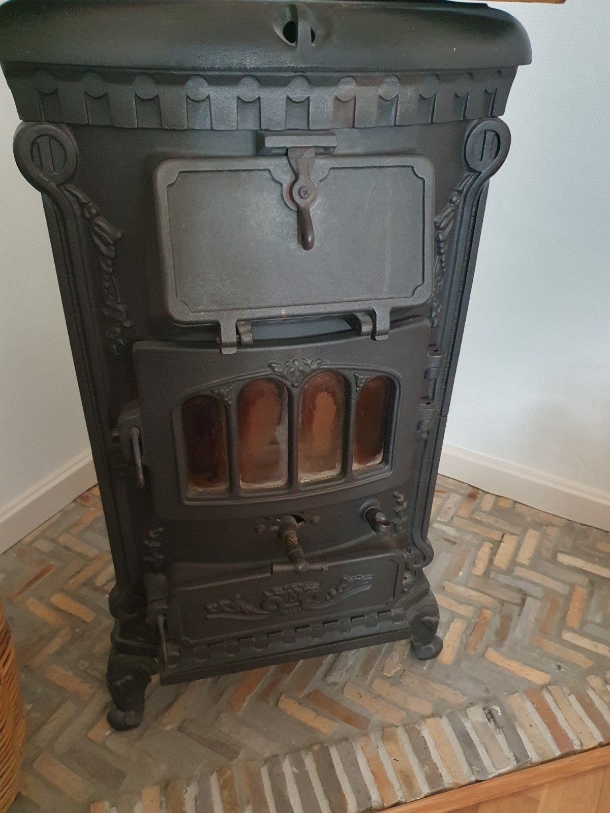 Antieke gietijzeren houtkachel, Huis en Inrichting, Kachels, Ophalen, Gebruikt, Houtkachel, Vrijstaand