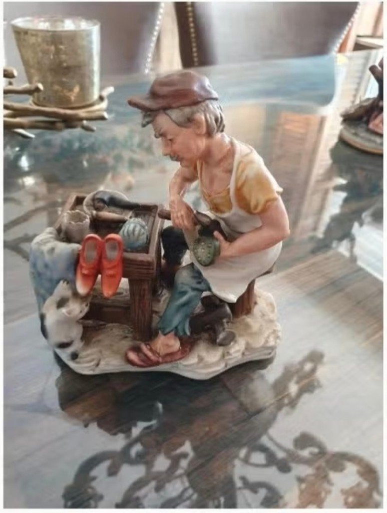 Porselein  oude schoenenmaker, Antiek en Kunst, Antiek | Porselein, Ophalen of Verzenden