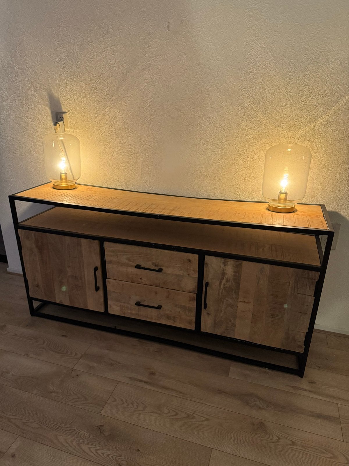 Gebruikte mangohouten kast met frame, Huis en Inrichting, Ophalen, Gebruikt, 150 tot 200 cm, Met lade(s)