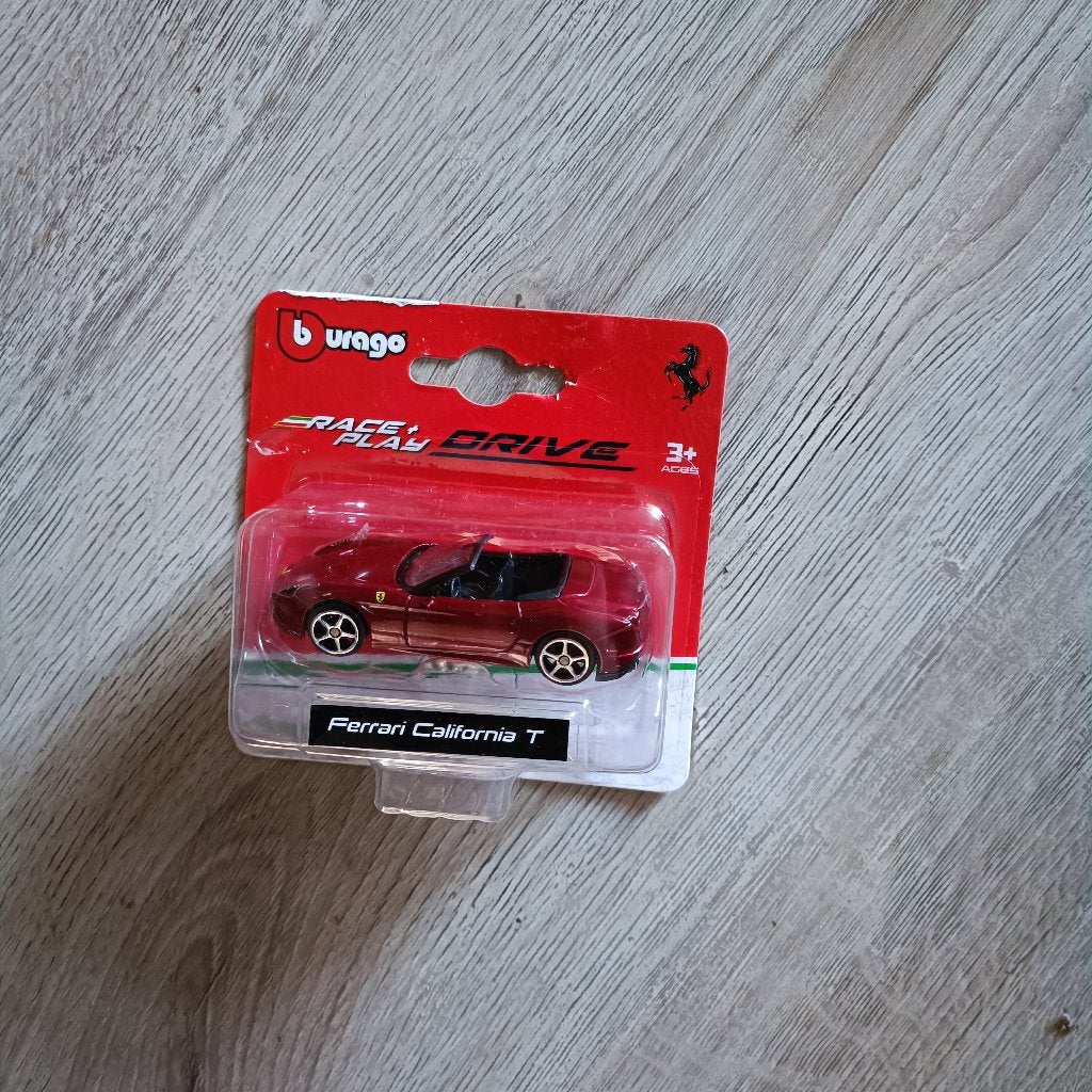 bburago Ferrari california t top ( open top ), Hobby en Vrije tijd, Modelauto's | Overige schalen, Ophalen of Verzenden, Nieuw