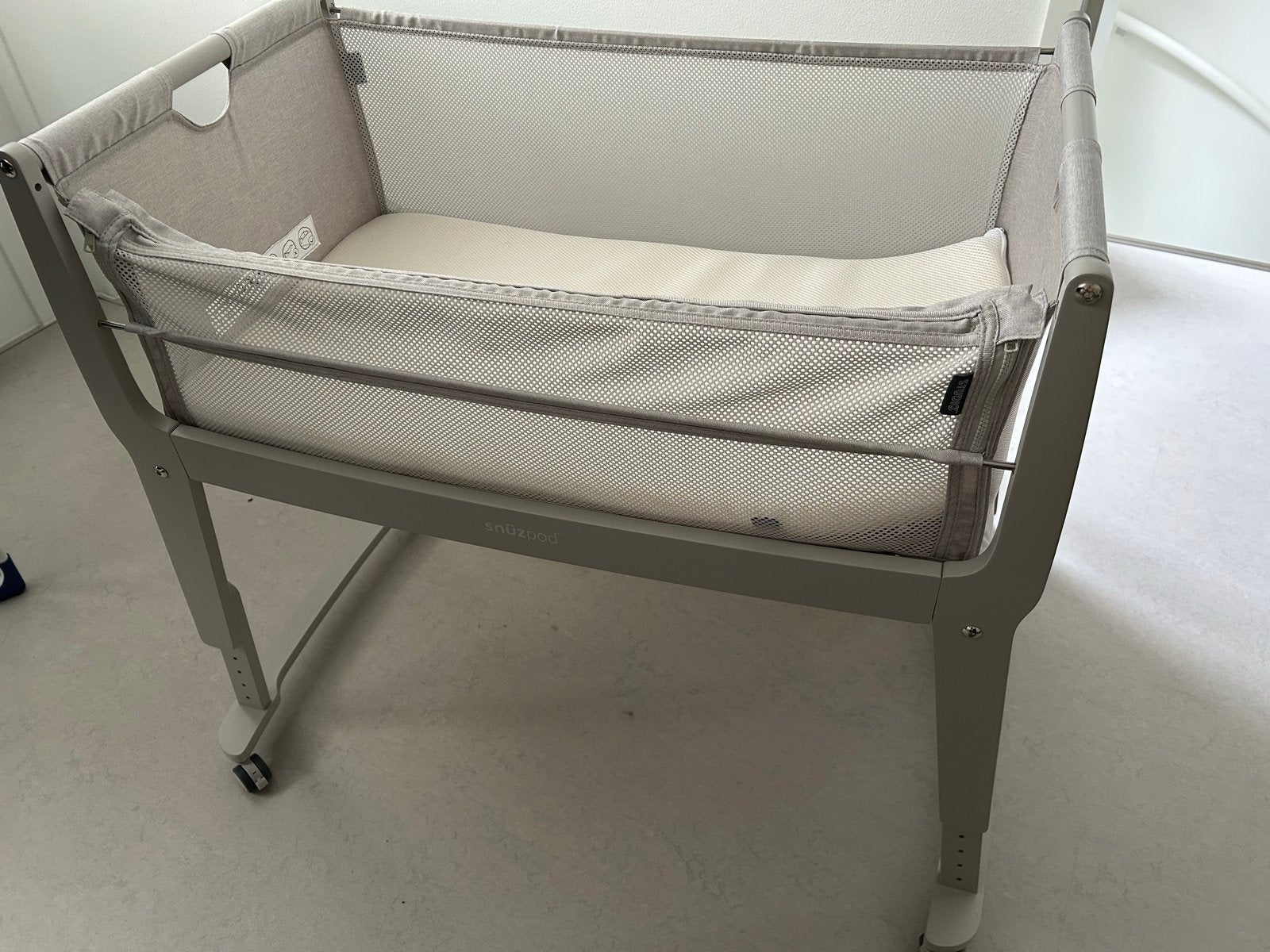 Snuzpod Studio wieg/cosleeper, Kinderen en Baby's, Babywiegjes en Ledikanten, Ophalen, Gebruikt, Wieg