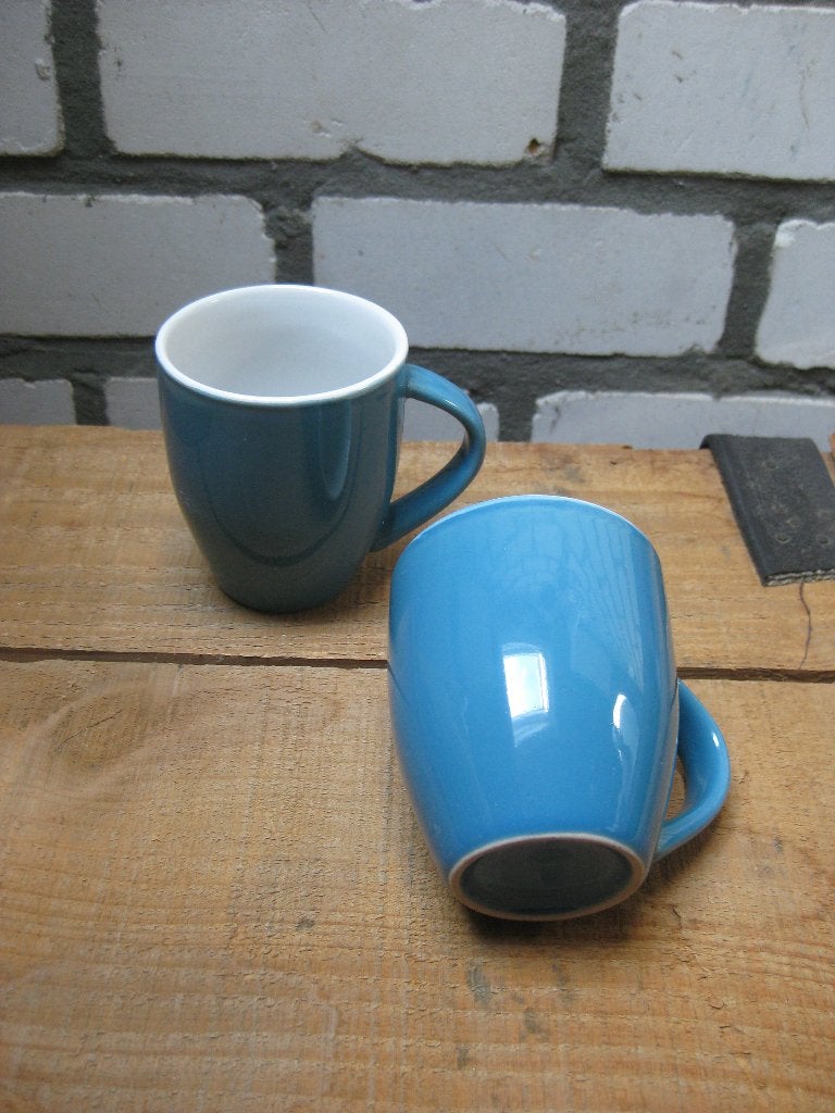 2 vrolijk blauwe mokken, Ophalen of Verzenden, Zo goed als nieuw, Overige stijlen, Kop(pen) en/of Schotel(s)