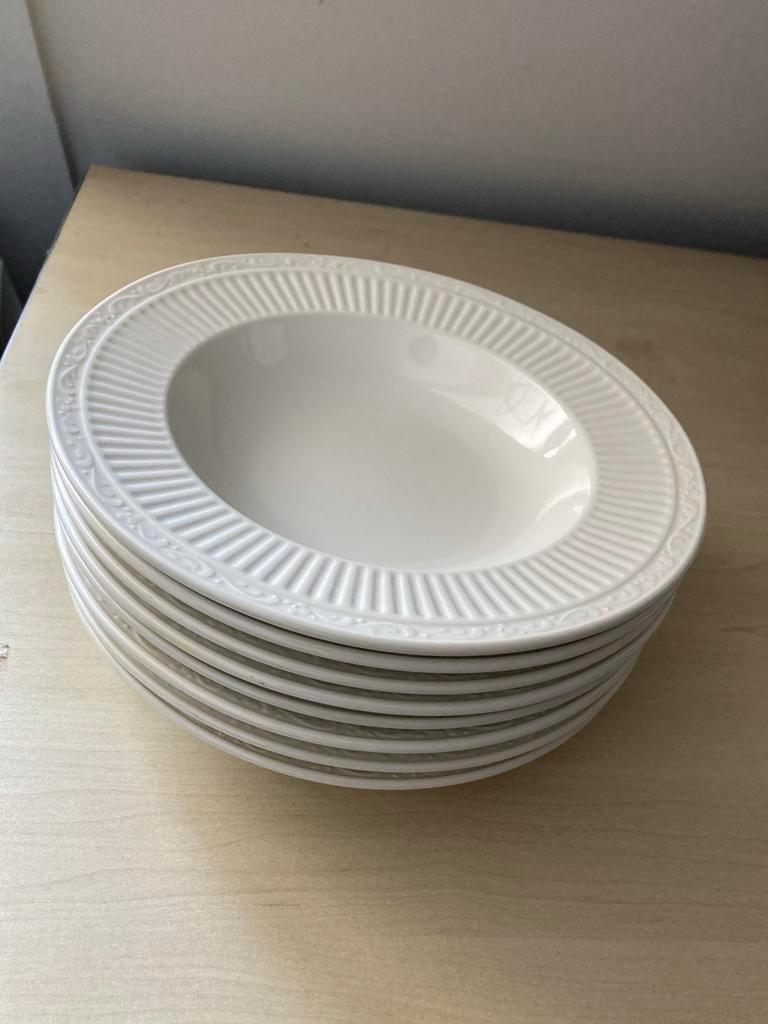Wit servies met ribbels en randversiering, Huis en Inrichting, Keuken | Servies, Ophalen, Gebruikt, Keramiek, Overige stijlen