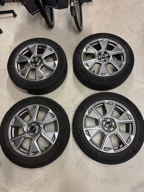 Originele Kia EV6 19" velgen + Michelin winterbanden, Auto-onderdelen, Gebruikt, Velg(en), Winterbanden, 235 mm