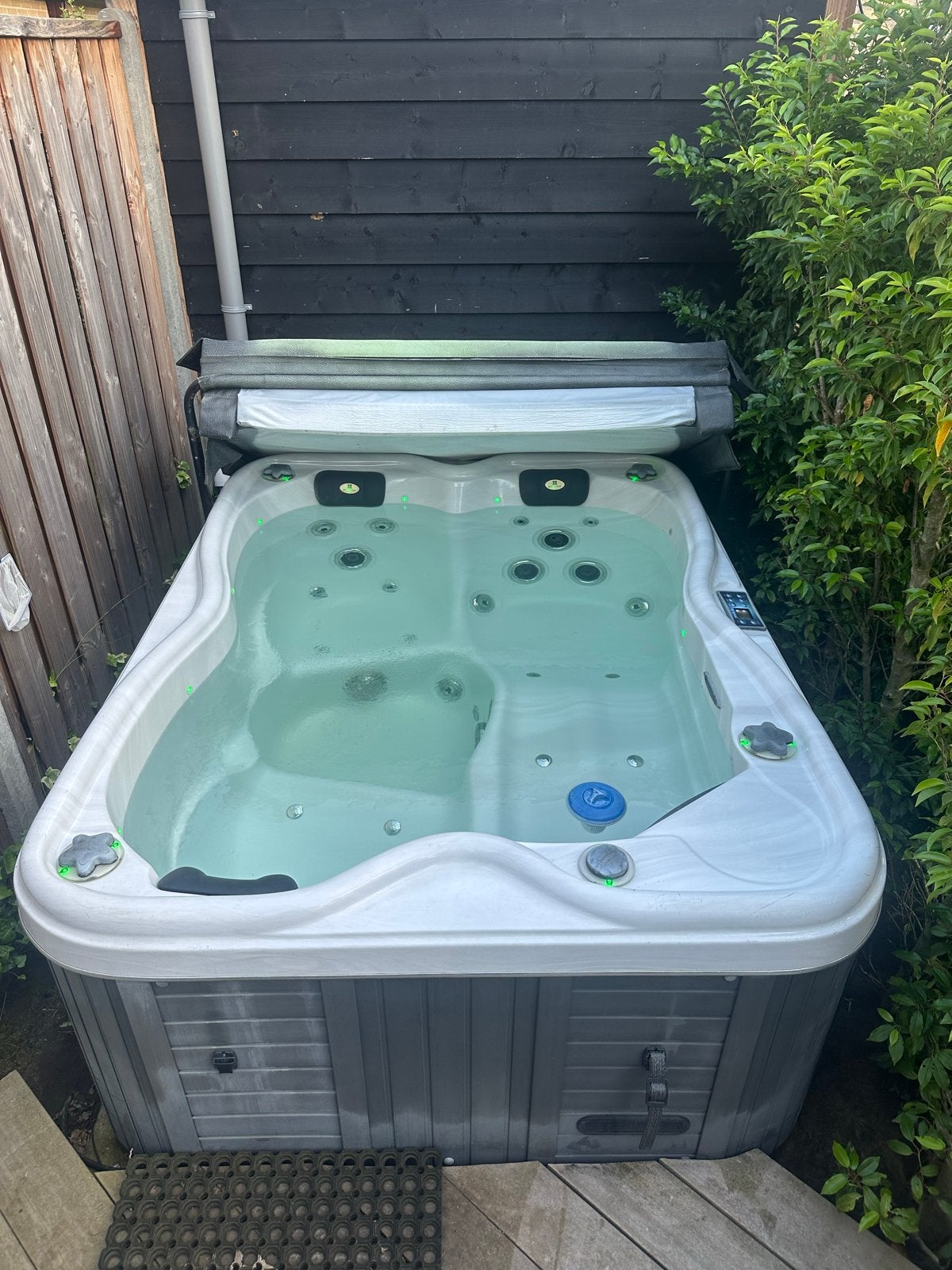 Luxe Jacuzzi 4 pers voor ontspanning in eigen tuin, Ophalen, Gebruikt, 200 tot 300 cm, 200 tot 400 cm