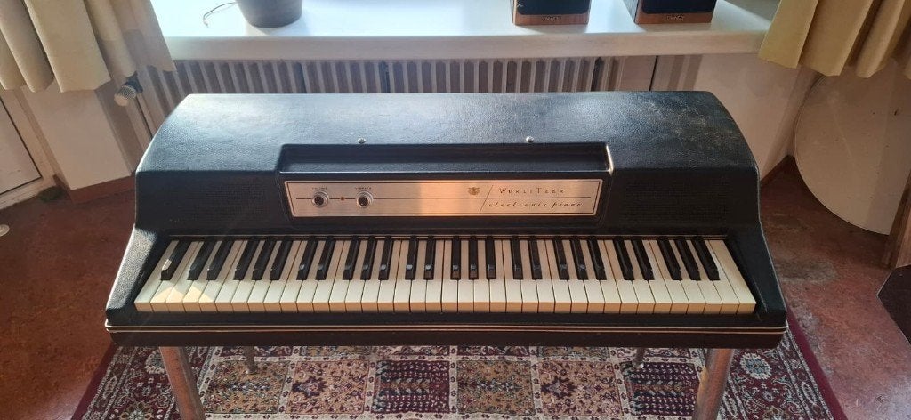 Foto 12 van Wurlitzer 200A - Zwart - Nette, originele staat. 230V ombouw