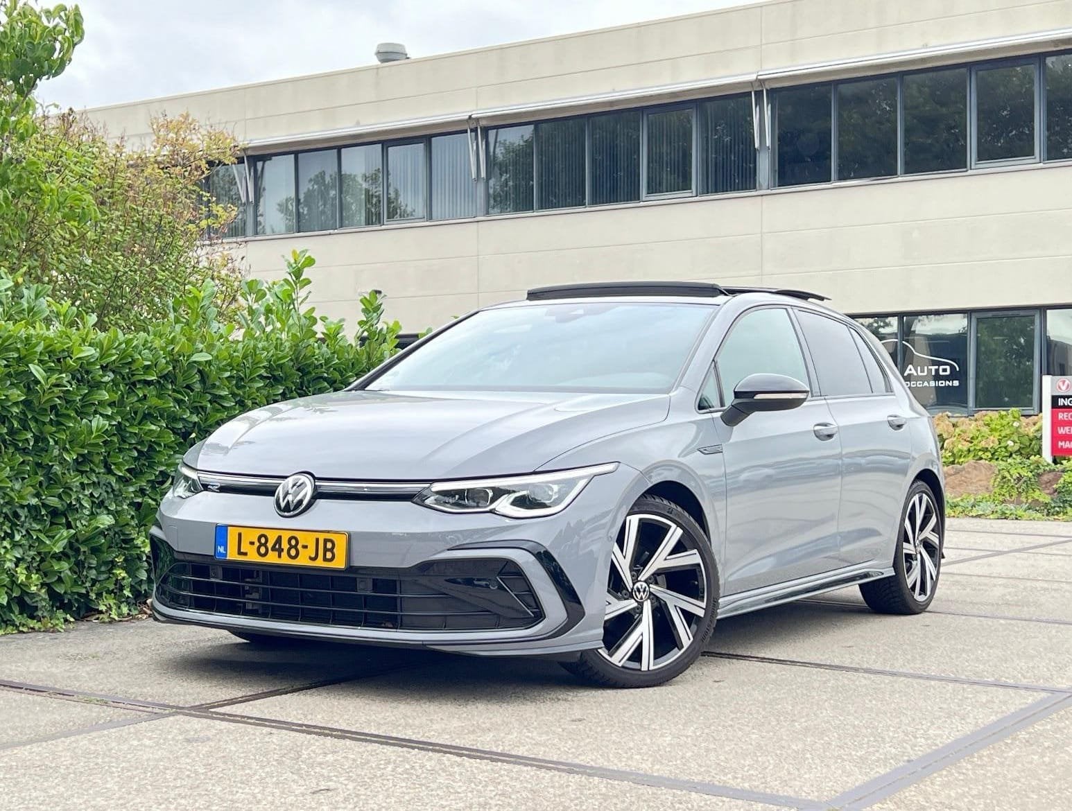 Volkswagen Golf 1.5 eTSI R-Line |PANO|ADAPTIVE|CARPLAY|STOEL, Dealer onderhouden, 4 cilinders, Alcantara, Bedrijf