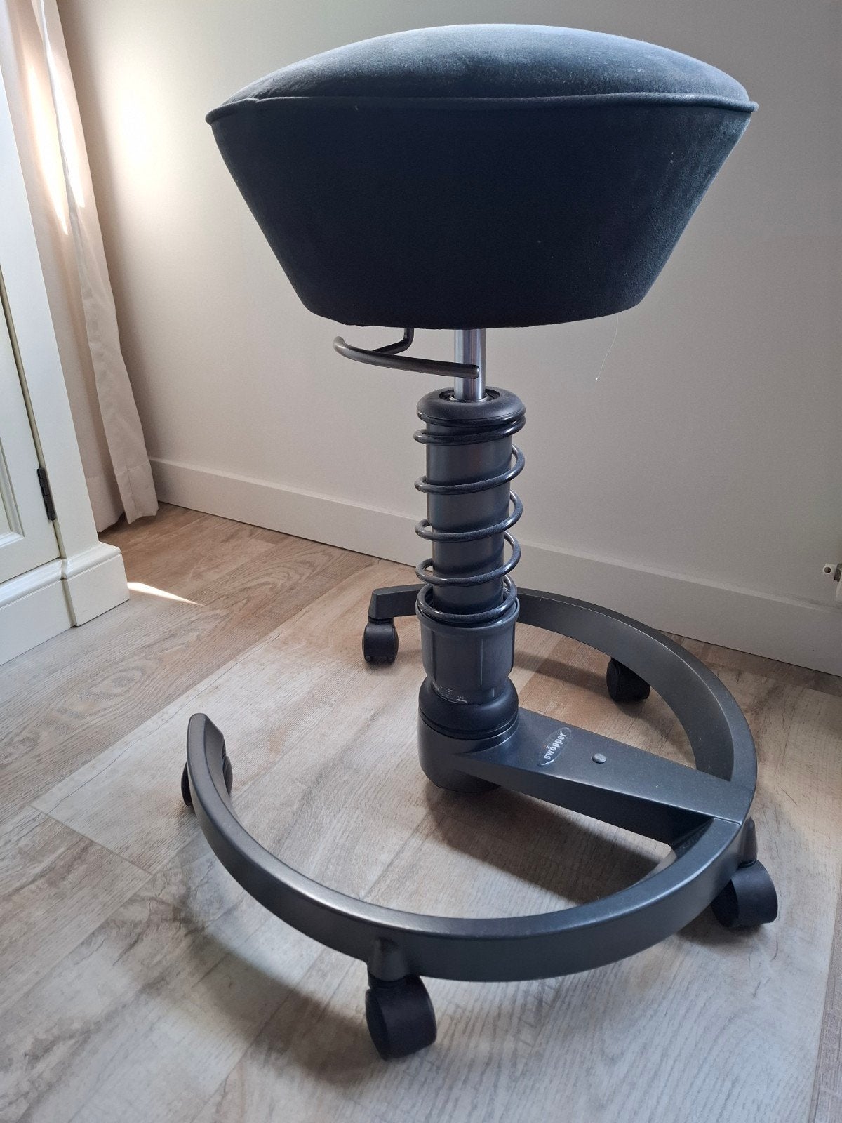 Swopper ergonomische kruk - Zwart, Ophalen, Zwart, Ergonomisch, Zo goed als nieuw
