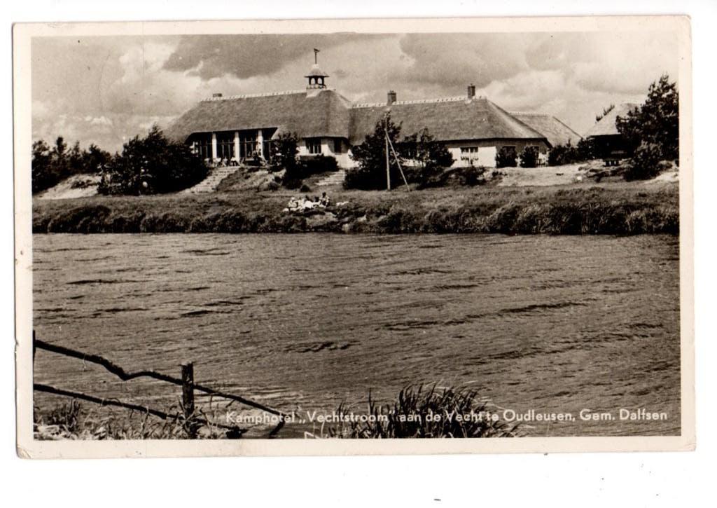 Oudleusen. Kamphotel "Vechtstroom". (1958), Verzamelen, Ansichtkaarten | Nederland, Ophalen of Verzenden, 1940 tot 1960, Gelopen