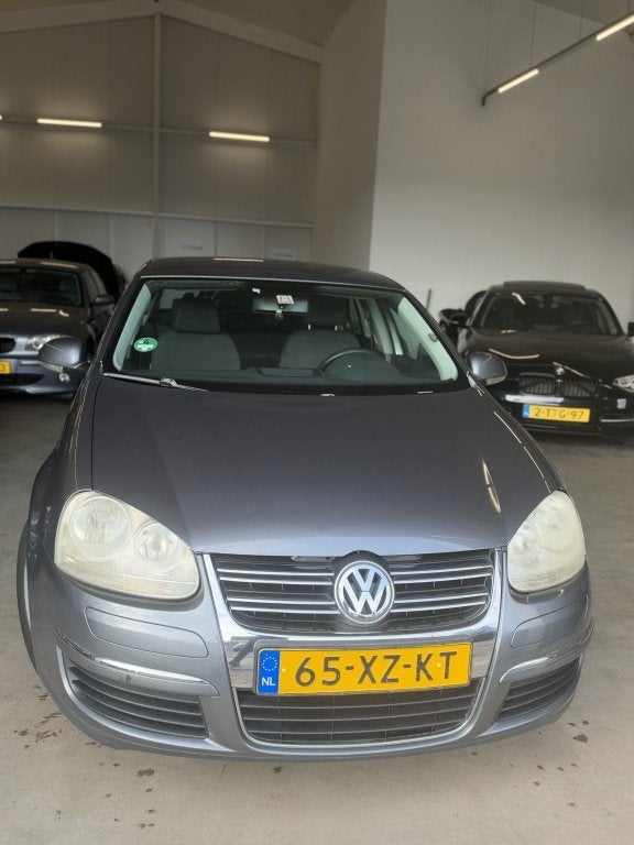 Volkswagen Jetta 1.6 | Trekhaak | Airco | Tweede Eigenaar !, Auto's, Gebruikt, 4 cilinders, Verwarmde buitenspiegels, Handgeschakeld