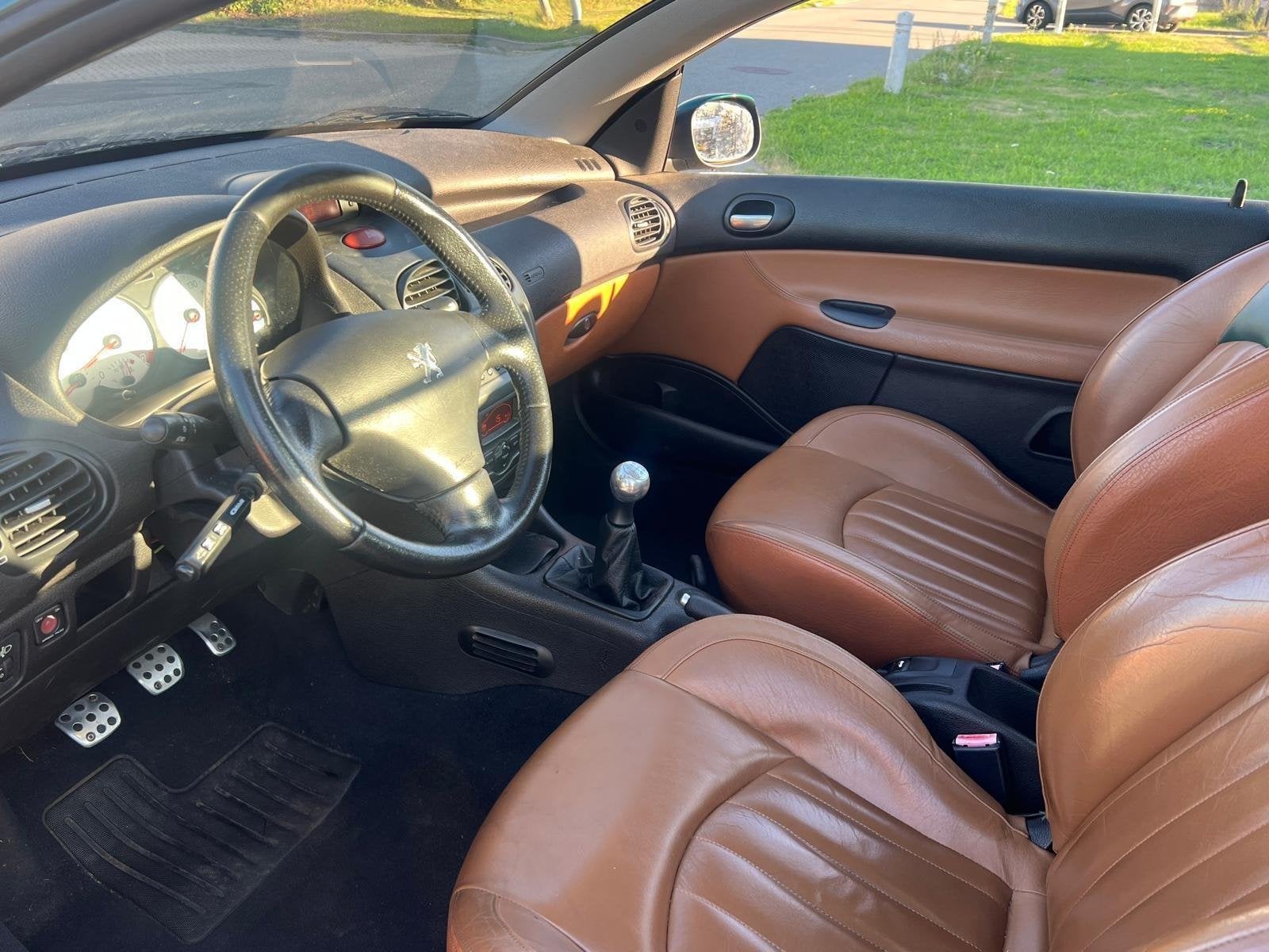 Peugeot 206 CC 2.0-16V Roland Garros Leer Clima Cruise, 136 pk, Gebruikt, 4 cilinders, Cabriolet