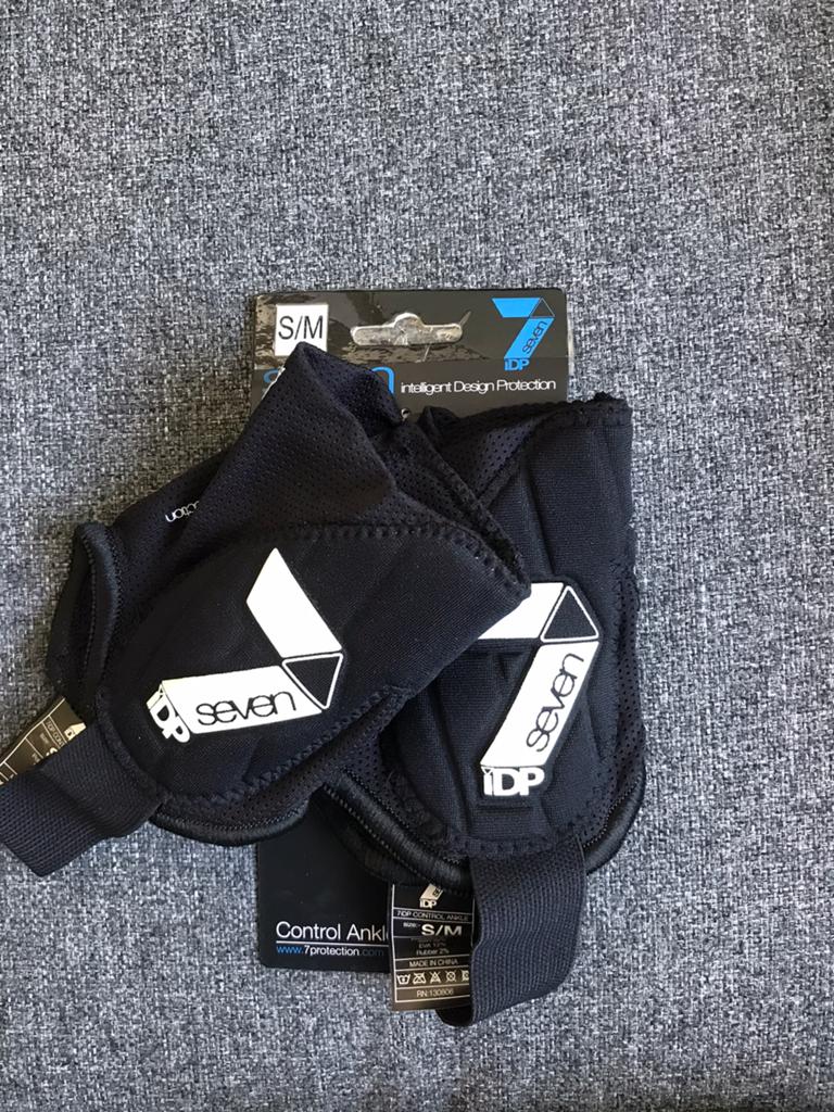 SEVEN ENKELBESCHERMERS MAAT S/M voor € 15,-, Verzenden, Nieuw