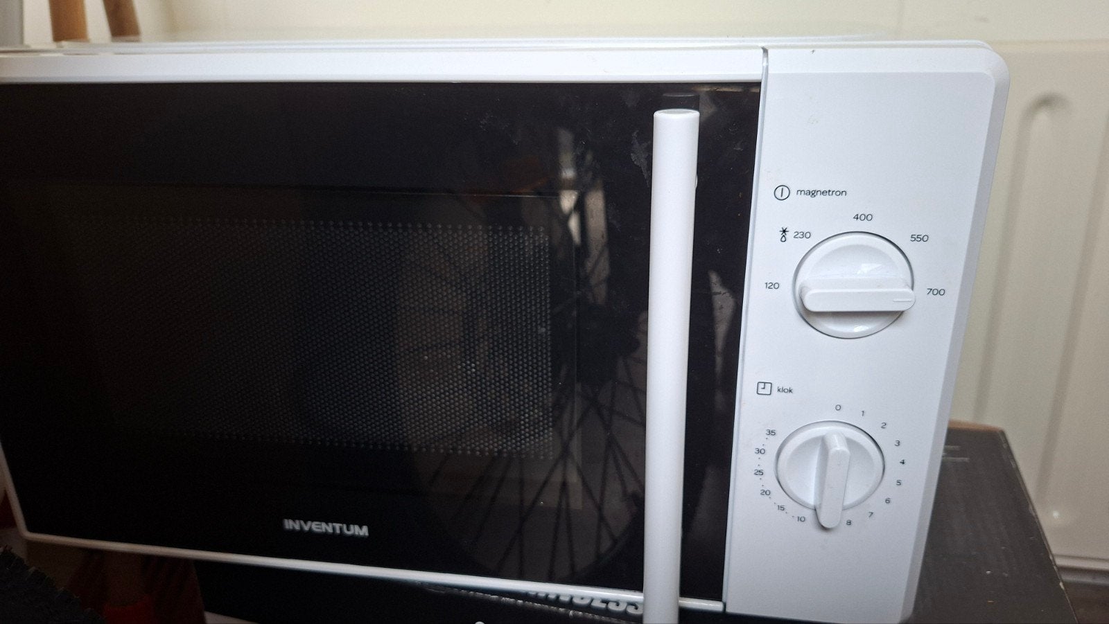 Inventum Magnetron - Wit, gebruikt maar kan zeker verder., Witgoed en Apparatuur, Ophalen, Gebruikt, Magnetron, Draaiplateau