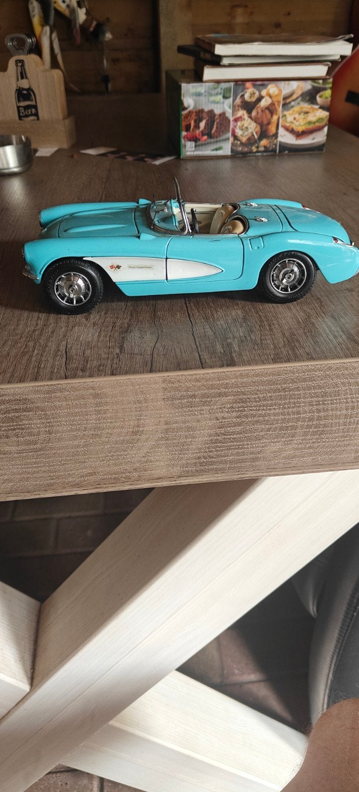 Chevrolet Corvette (1957) Schaalmodel - Lichtblauw, Ophalen of Verzenden