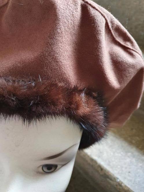 Bruin suedine look baret met faux fur rand, gevoerd, Verzenden, Gedragen, One size fits all, Pet