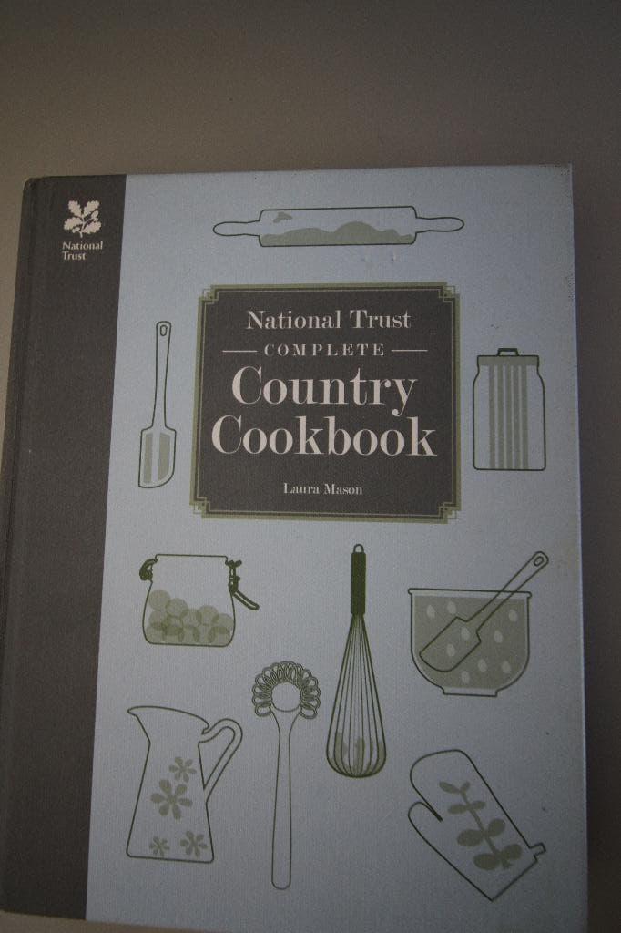Complete Country Cookbook Nat. Trust Hardback Engelstalig, Gezond koken, Ophalen of Verzenden, Hoofdgerechten, Europa