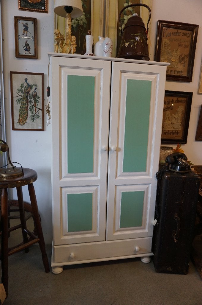 Brocante tweedeurs kast met lade, Kinderen en Baby's, Kinderkamer | Commodes en Kasten, Ophalen, Gebruikt, Kast, 50 tot 70 cm