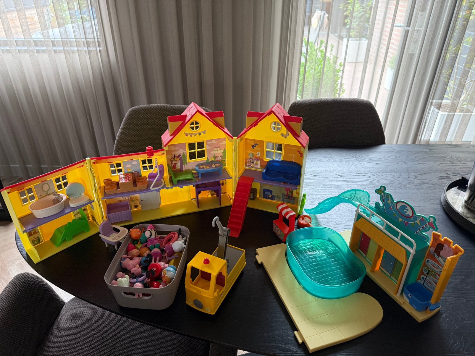 Mooi compleet peppa big huis zwembad en takelwagen, Ophalen, Zo goed als nieuw, Jongen of Meisje