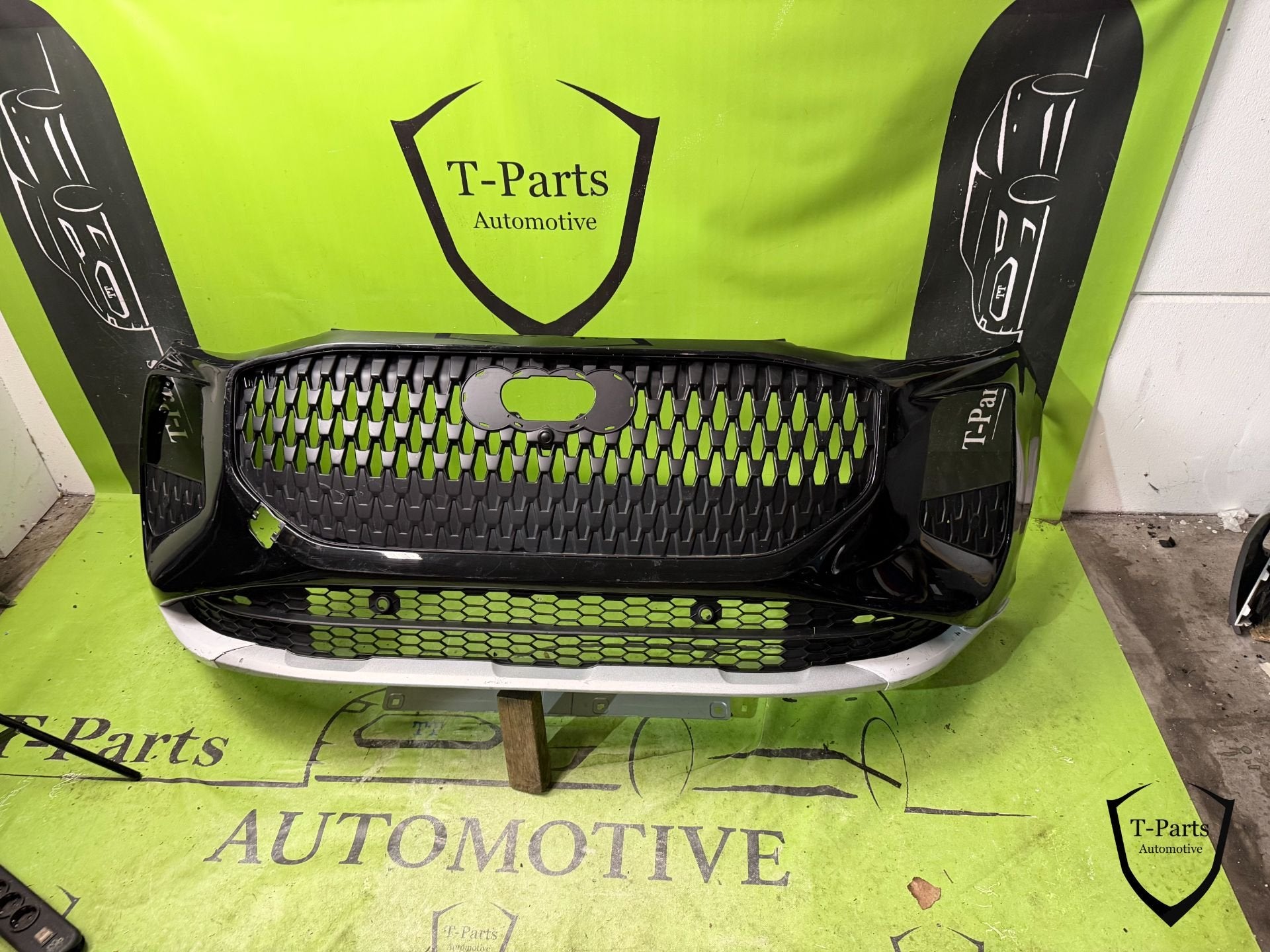 audi Q3 voorbumper 2025+ bumper, Auto-onderdelen, Gebruikt, AUDI AG, Auto-Union-Strasse 1
85045  Ingolstadt, DE, Kundenbetreuung@audi.de
