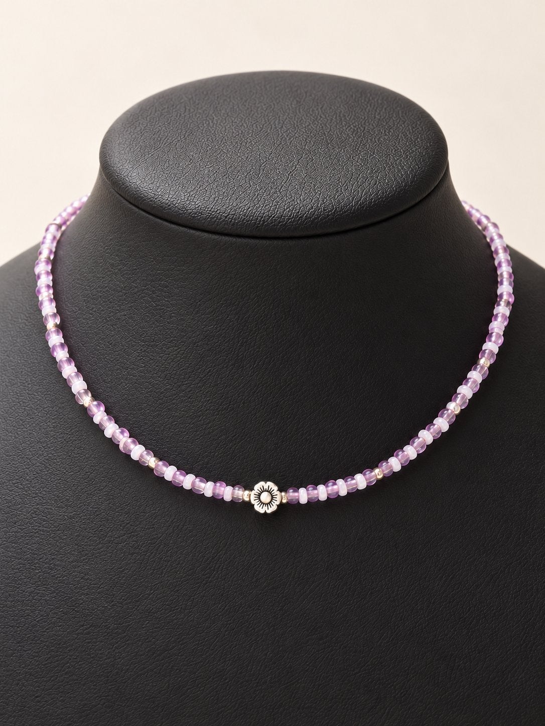 Paarse kralen choker met bloem hanger, Paars, Ophalen of Verzenden, Zo goed als nieuw, Overige materialen