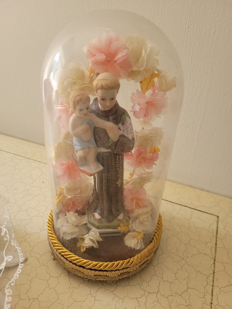 Vintage stolpje met heiligen beeld foto 1 t/m 5