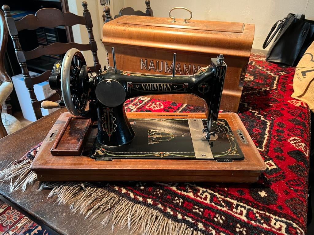 Ouderwetse naaimachine naumann, Ophalen