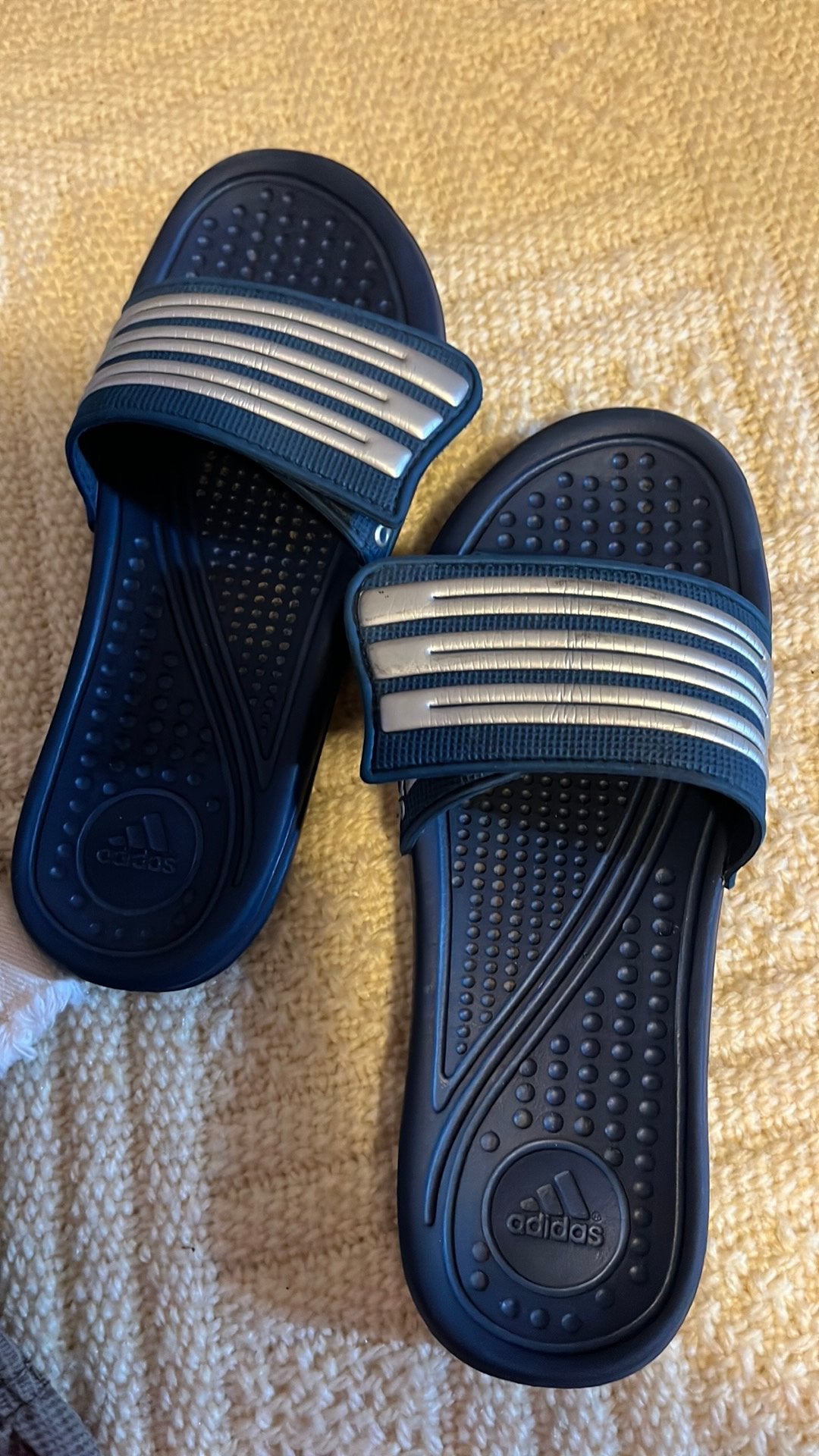 ADIDAS SLIPPERS MT 34 blauw, Ophalen, Zo goed als nieuw, Blauw