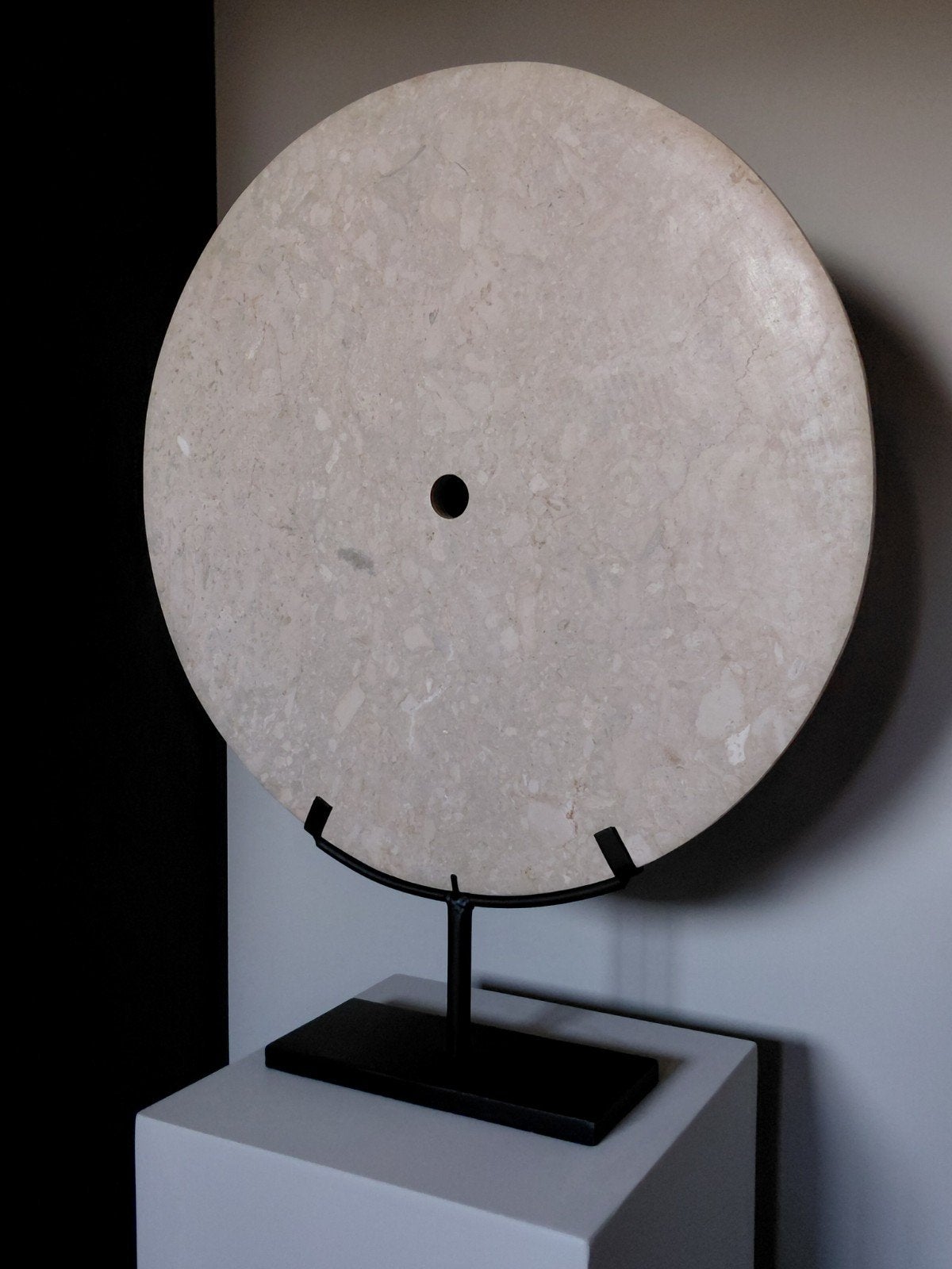 marmeren ornament XXL 60cm schijf marmer op voet zwart, Huis en Inrichting, Ophalen, Beige, Nieuw, Natuurlijk materiaal