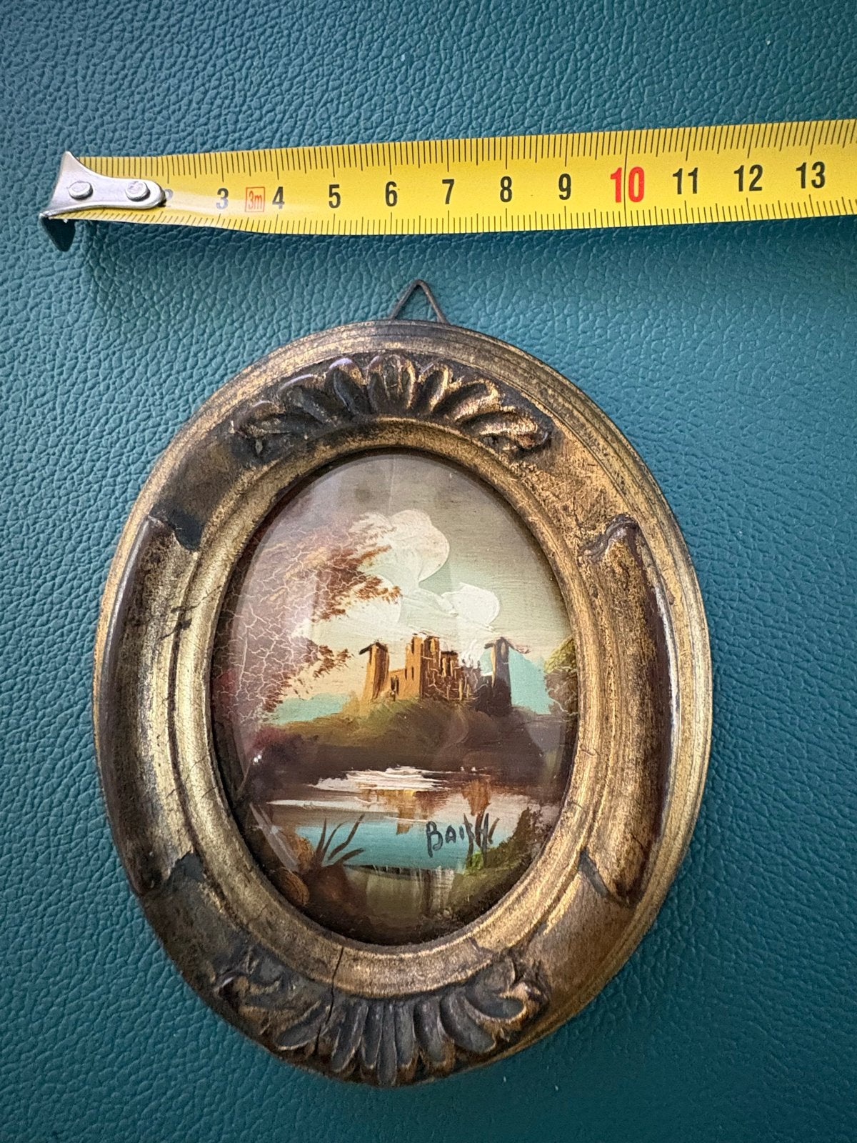 Ovaal schilderijtje kasteel aan water, gesigneerd, Paneel, Ophalen of Verzenden, Gesigneerd, Olieverf